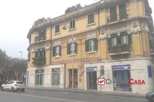 Piazza Cairoli, 2 vani uso ufficio.