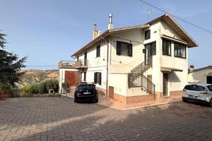 CASA SEMINDIPENDENTE A ATRI