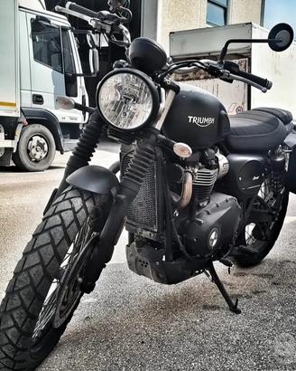 Triumph Street scrambler 900 cc