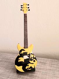 Chitarra decorativa The Beatles dipinta a mano.