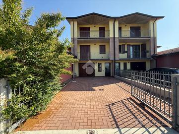 5 LOCALI A CASTELNOVO DI SOTTO