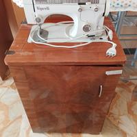 mobiletto e macchina da cucire di valore 