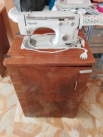 mobiletto e macchina da cucire di valore 