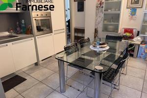 Appartamento di 163 m² con 4 locali e box auto a P