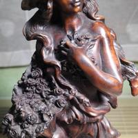 Scultura in gesso rappresenta la Dea Flora
