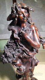 Scultura in gesso rappresenta la Dea Flora