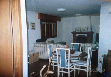 Casa indipendente di 240 m² con più di 5 locali e 