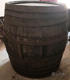 2 botti di vino in legno