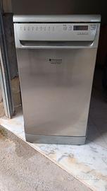 Lavastoviglie Hotpoint Ariston: slim, colore inox