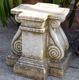 Marmo bianco: 4 antiche basi scolpite