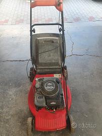 Tosaerba a motore 