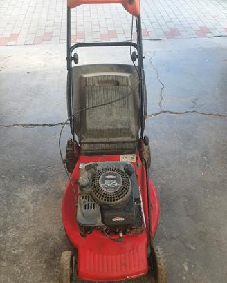 Tosaerba a motore 