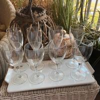 Bicchieri vino bianco e rosso