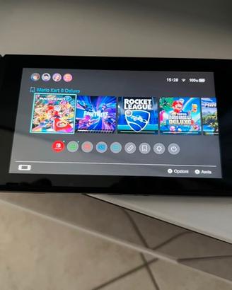 Nintendo Switch con 4 Joy-Con e 1 Controller
