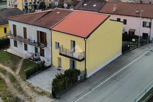 CASA SEMINDIPENDENTE A SOMMACAMPAGNA