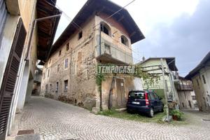 CASA INDIPENDENTE CON GIARDINO COMUNE A NETRO!