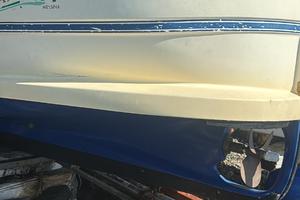 Gozzo in resina motorizzato dentro bordo