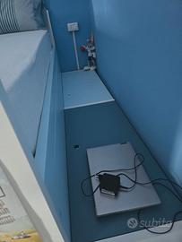 Camera da letto con letto a castello senza mobile