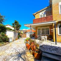 PORZIONE DI BIFAMILIARE A ANZIO