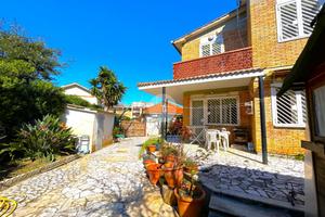 PORZIONE DI BIFAMILIARE A ANZIO