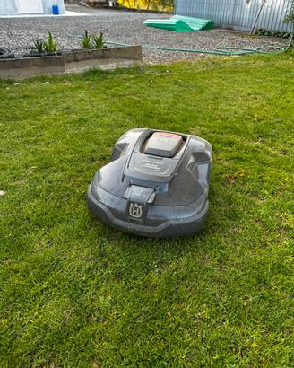 Robot tagliaprato Huvsquarna auto mover 310