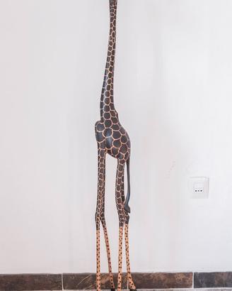 Giraffa scultura in legno Zabia