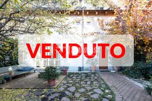 VILLA DI 321 MQ IMMERSA NEL VERDE