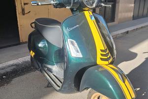Piaggio Vespa 300 GTS SUPER RACING SIXTIES 