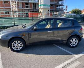 Alfa ROMEO 147 jtd 5 porte -pelle cerchi in lega
