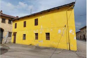 Immobile in asta di 243 m² con 3 locali e box auto