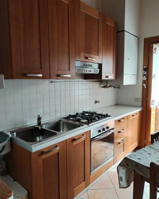 Cucina lineare in leno