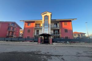 2 LOCALI A CARMAGNOLA