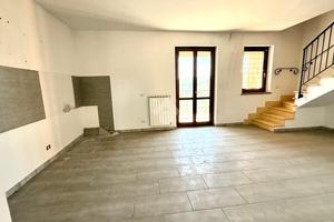 VILLA A SCHIERA A CAPENA