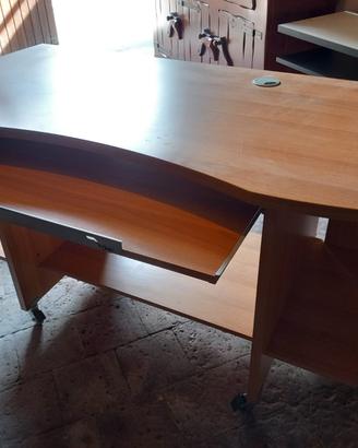 Scrivania da computer in legno
