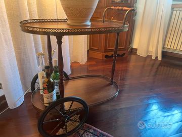 Antico carrellino porta bottiglie