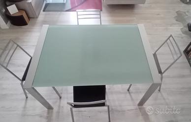 Tavolo da pranzo di design allungabile e 6 sedie