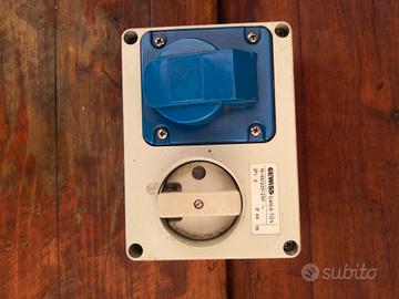 gruppo 220 a norma con interruttore 