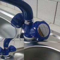 Rubinetto cucina blu o bianco