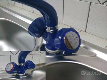 Rubinetto cucina blu o bianco
