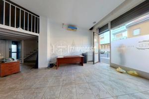 LOCALE COMMERICIALE RISTRUTTURATO CON SOPPALCO LIB