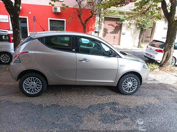 lancia Ypsilon perfetta per neo patentati 