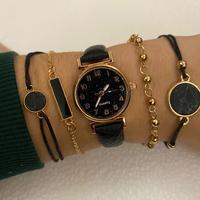 Orologio nero con bracciali