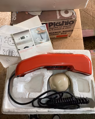 Telefono vintage picchio