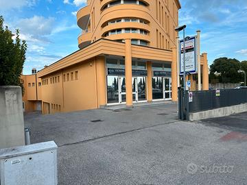 4 garage indipendenti