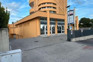 4 garage indipendenti