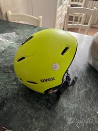 Casco sci Uvex.