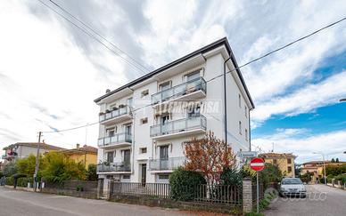 AMPIO APPARTAMENTO CON CANTINA E GARAGE IN CENTRO