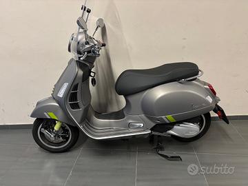 Piaggio Vespa 300 GTS hpe Super Tech ABS
