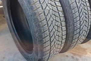 2 gomme Goodyear Performance termiche 215/60/R17