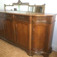 Credenza con grande specchio